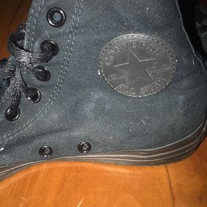 Converse high top (size 7 men 9 women US)